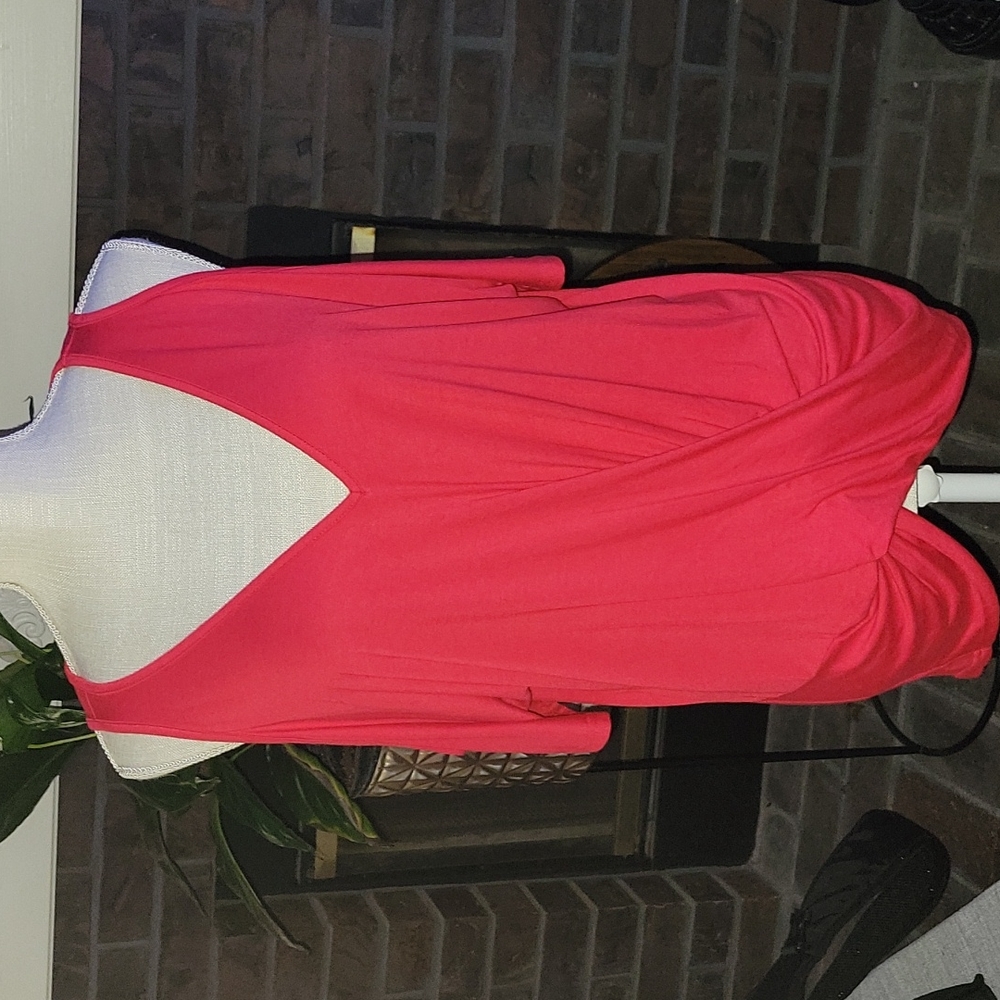 LEIYEE, RED COLD SHOULDER SZ L NEW BLOUSE GREAT FOR THE HOLIDAYS.